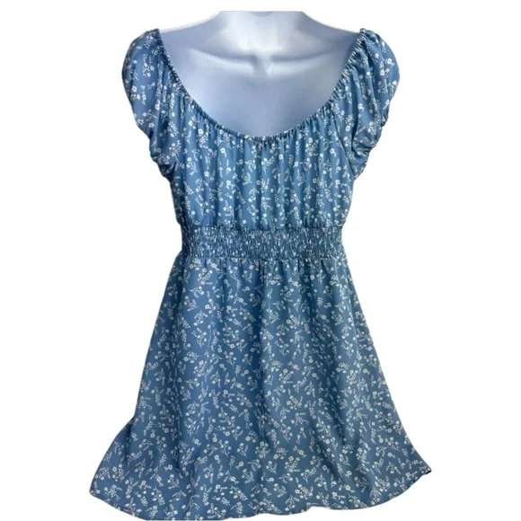 LOVE TREE Womens Puff Sleeve Smock Waist Womens Dress Size small Blue
Floral - Picture 3 of 4